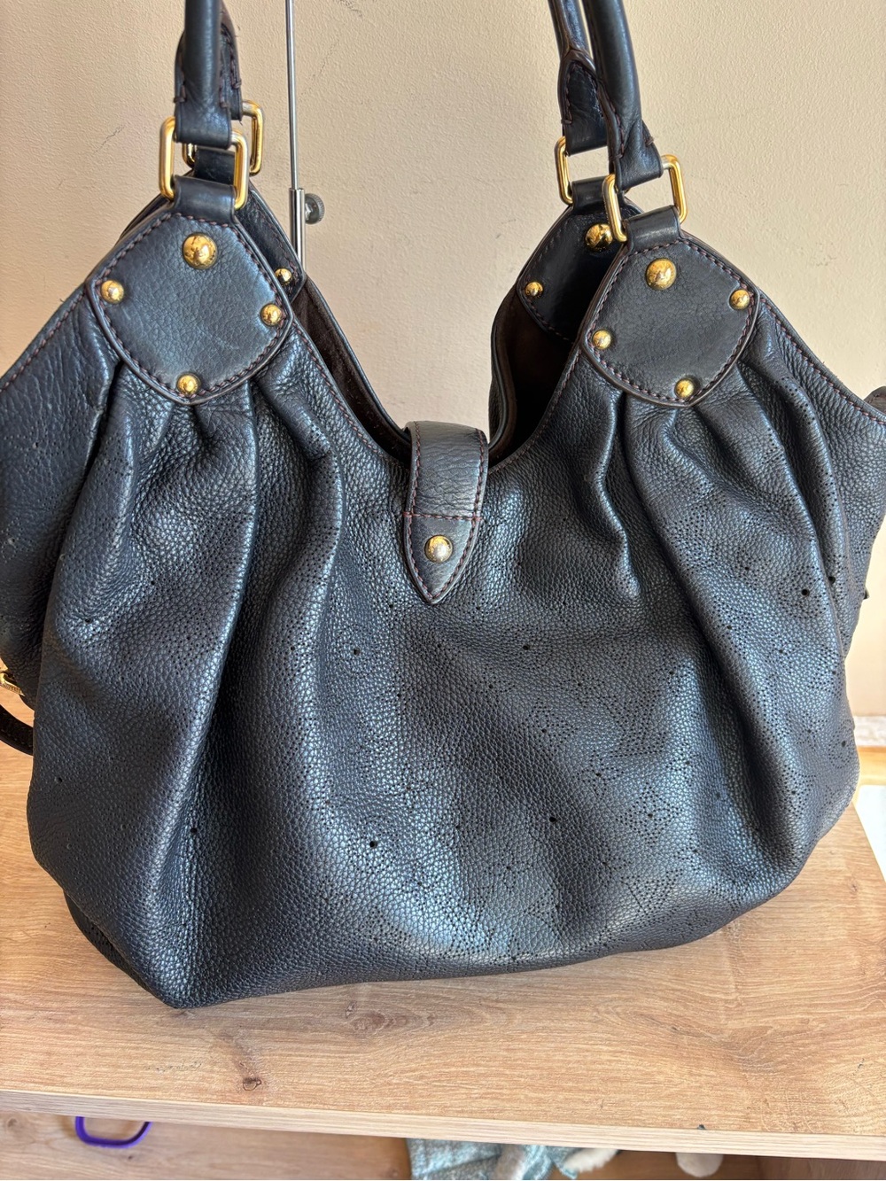 Authentic Louis Vuitton mahina black leather handbag - Picture 7 of 12